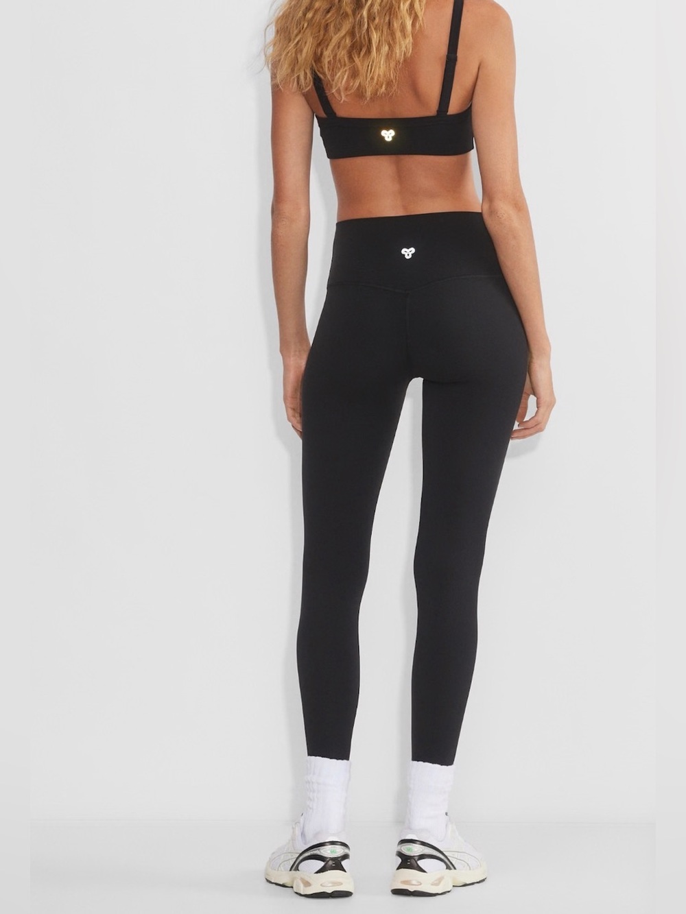 Aritzia TNA Butter Cheeky Leggings - Picture 2 of 8